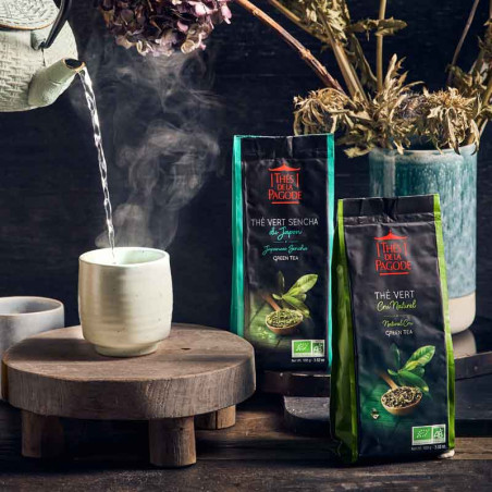 Thé vert cru naturel bio - Visuel lifestyle avec thé au jasmin, théière et bol