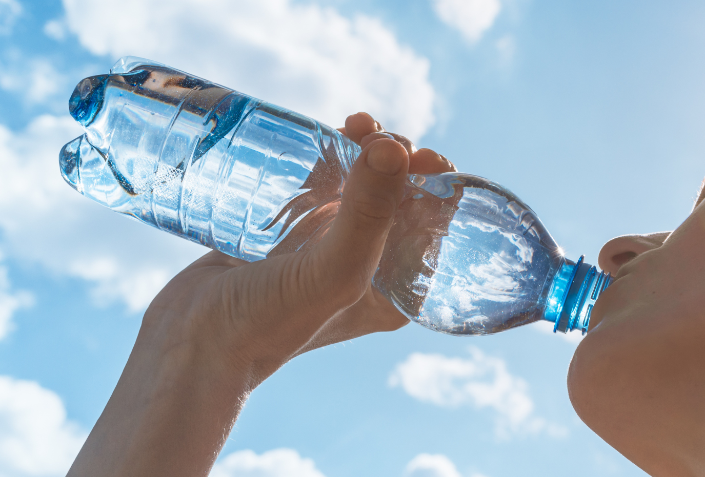Boire beaucoup d&rsquo;eau fait-il vraiment maigrir ?